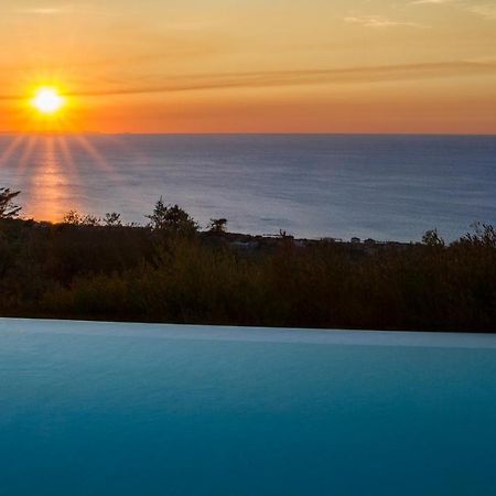 Villa Laura Capo dʼOrlando Екстериор снимка