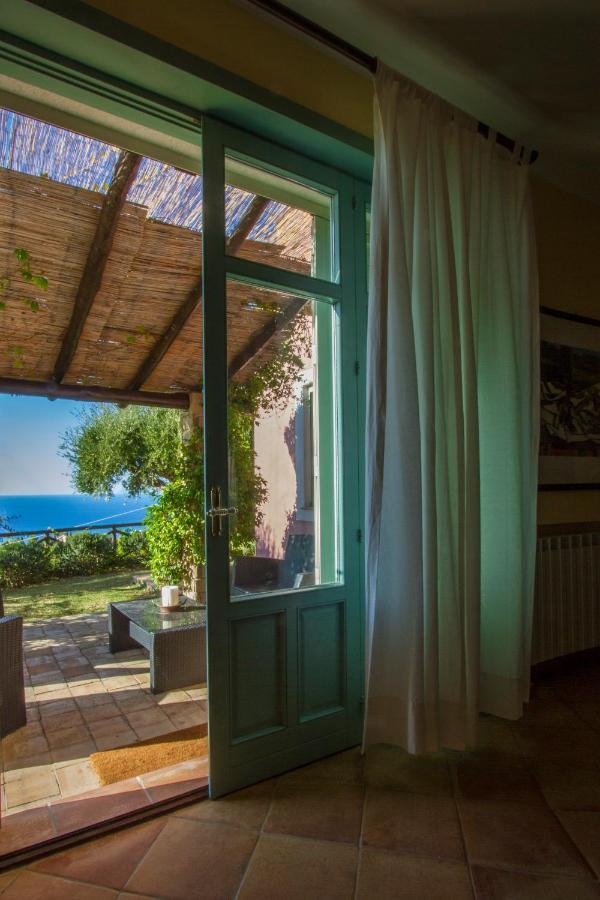 Villa Laura Capo dʼOrlando Екстериор снимка
