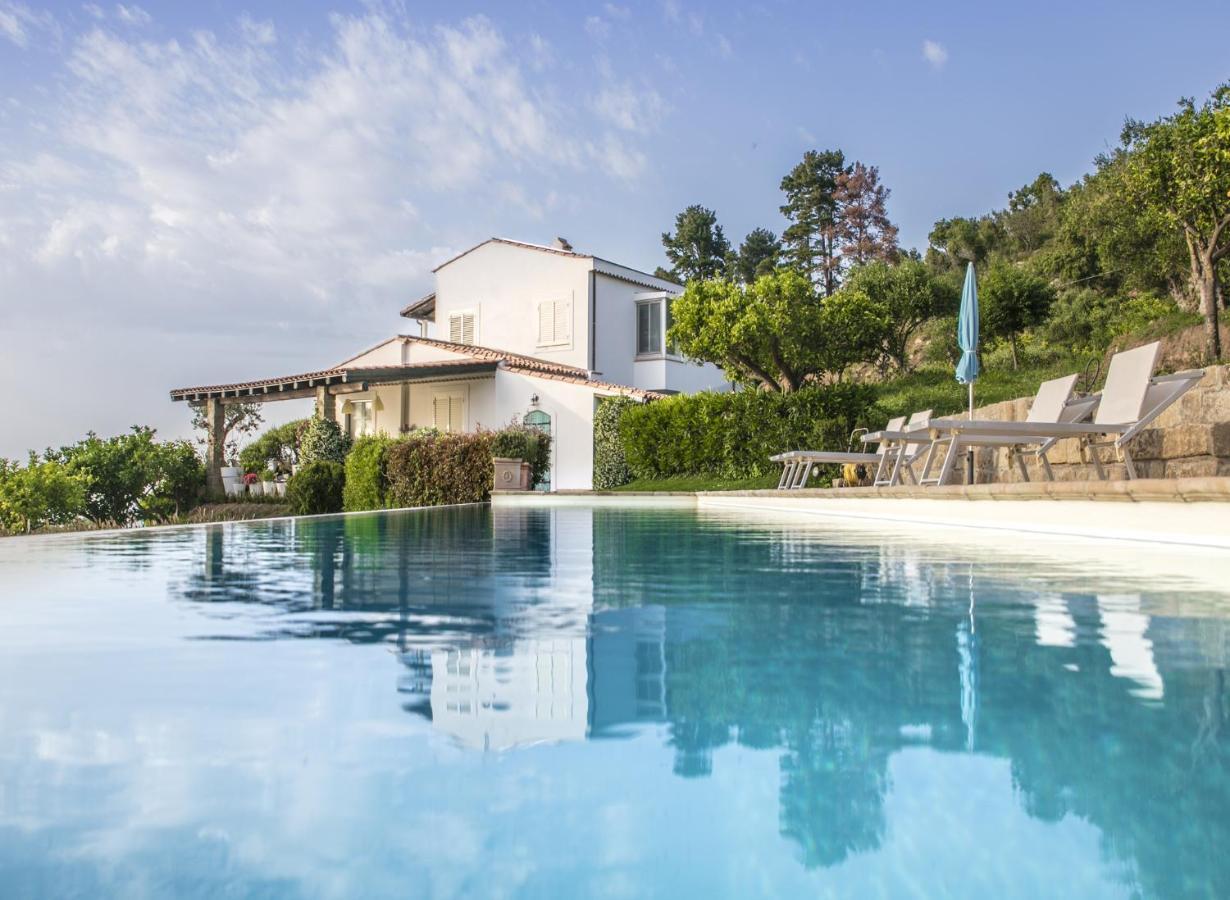 Villa Laura Capo dʼOrlando Екстериор снимка