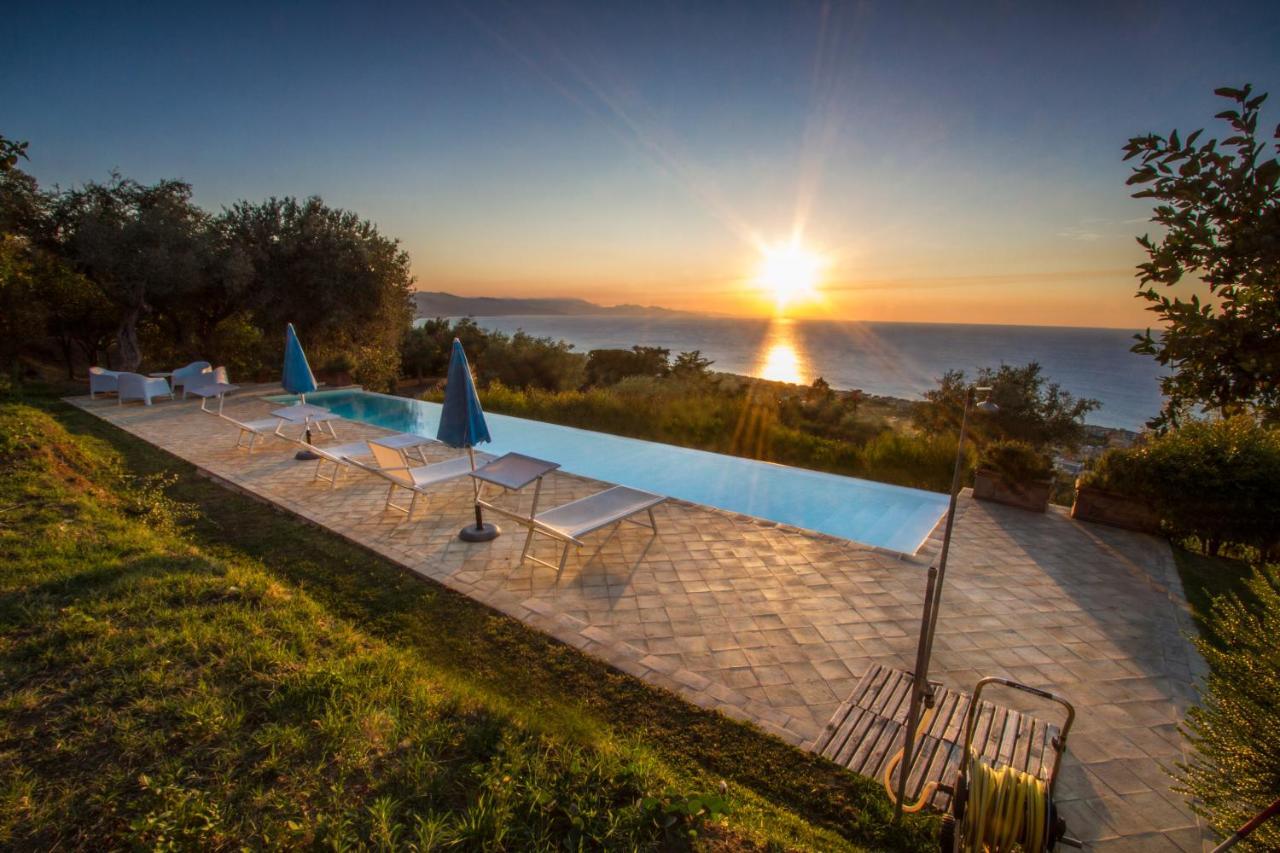 Villa Laura Capo dʼOrlando Екстериор снимка