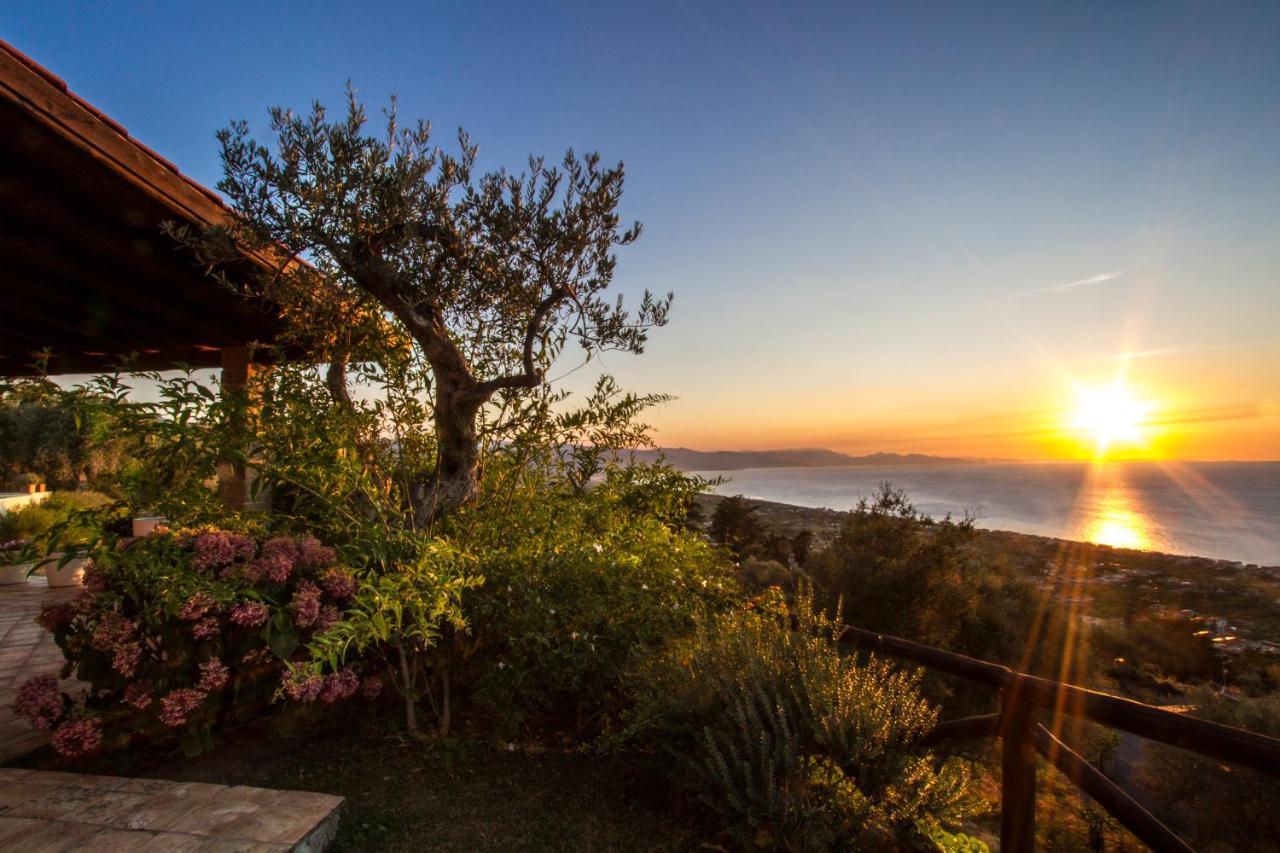 Villa Laura Capo dʼOrlando Екстериор снимка